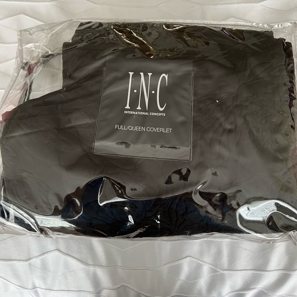 Inc international concepts Macys black Tango floral pattern coverlet Full/Queen - Picture 2 of 6